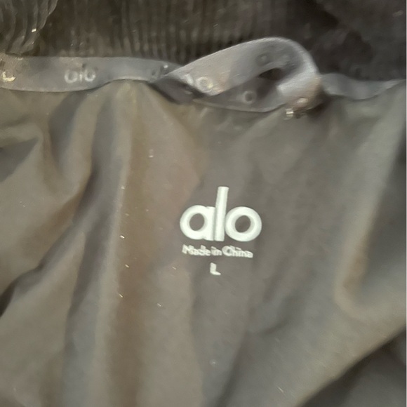 ALO Yoga women’s corduroy stage puffer  Black Jacket - Picture 5 of 11